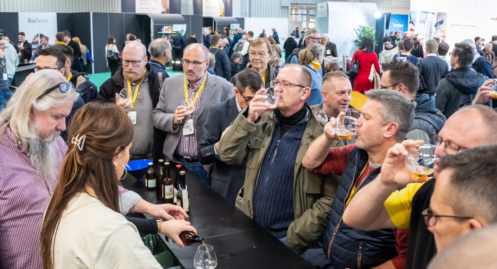 Attendees at Brau sampling